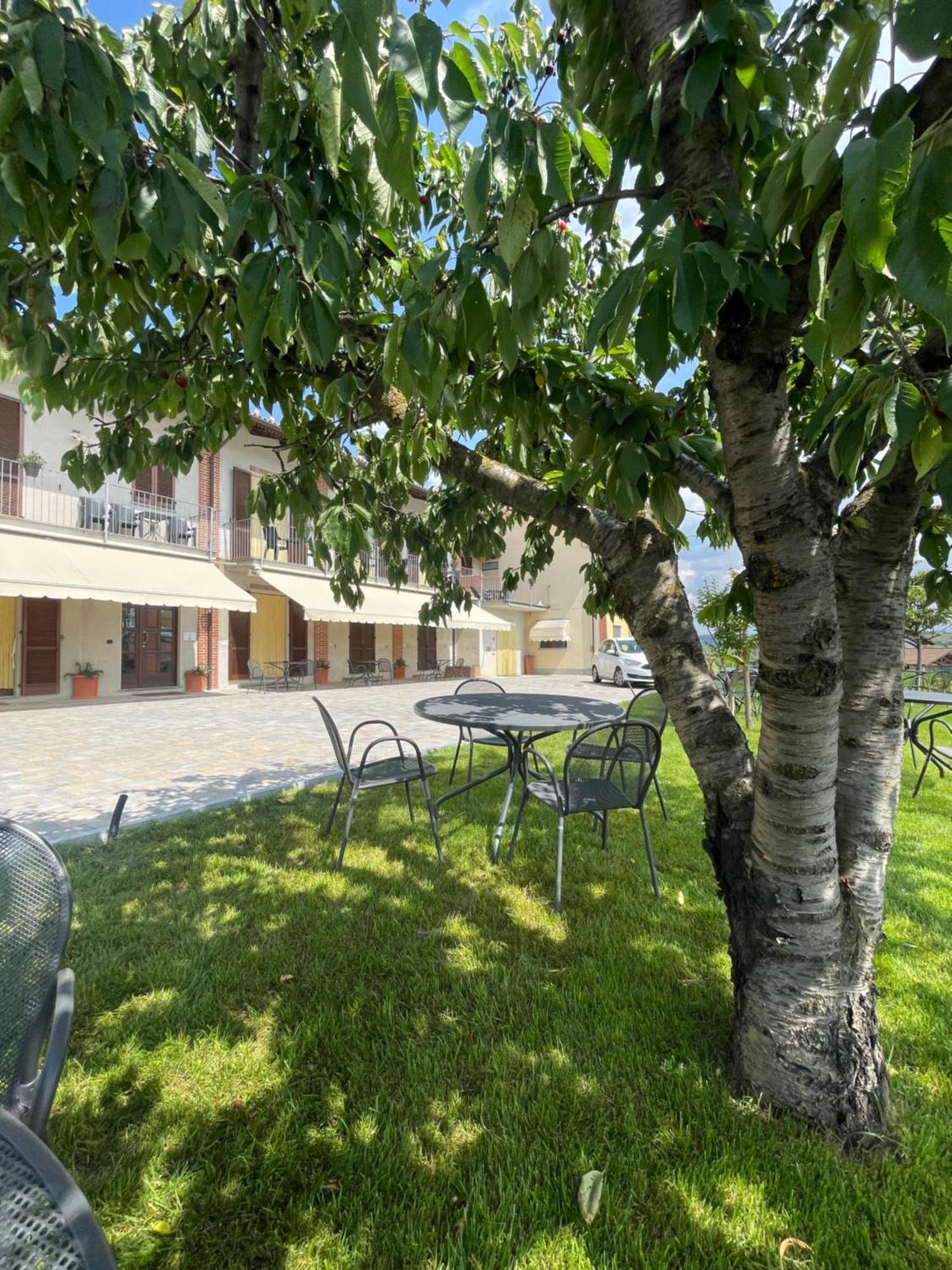 Agriturismo Le Viole Barolo Exterior foto